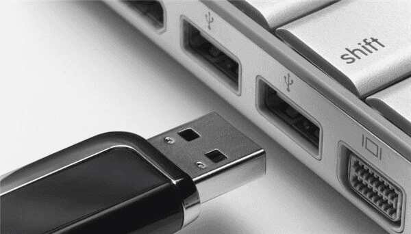 Den nicht erkannten USB Stick mit dem Computer verbinden
