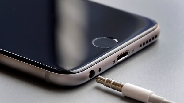Plug Headphone into iPhone